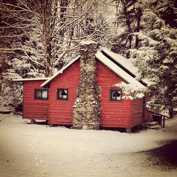 You are currently viewing Little Red Cabin in the Snow