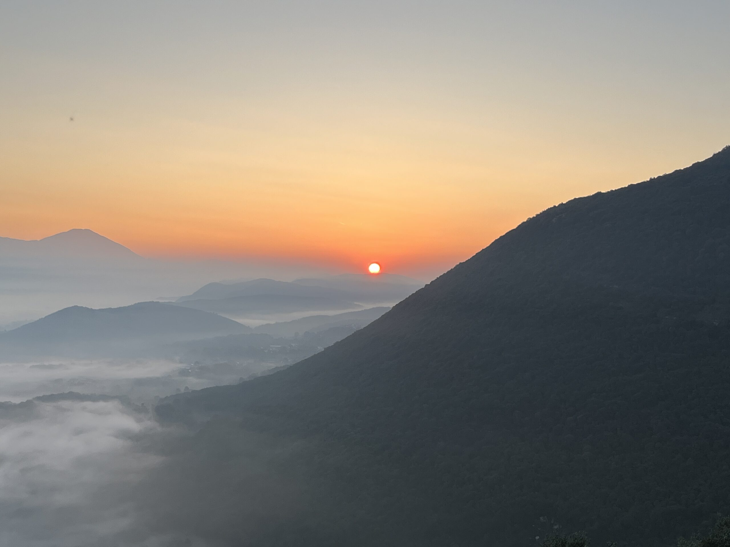 You are currently viewing Foggy Sunrise Castro dei Volsci, Italy