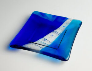 Read more about the article Blue and White Plate Fused Glass